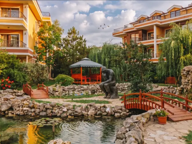 Dreamland Oasis grounds