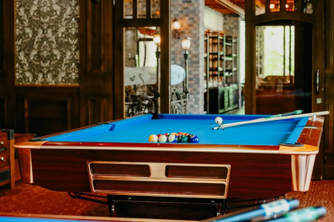 Entertainment center